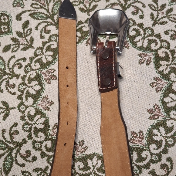 Elegant Brown Leather Belt with Silver Buckle - Picture 12 of 16